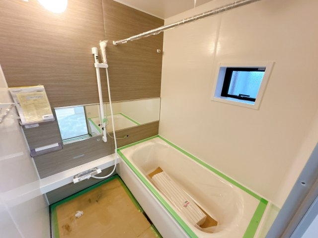 いわき市久之浜町末続　中古住宅 陽当たり良好！オーシャンビュー！4SLDK 不動産プラスの浴室|浴室はハウステック製の新品のユニットバスに交換しました。足を伸ばせる1坪サイズの広々とした浴槽で、1日の疲れをゆっくり癒すことができます。