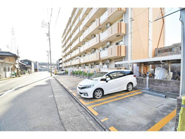 リアライズ稲永駅前の駐車場|駐車場完備です