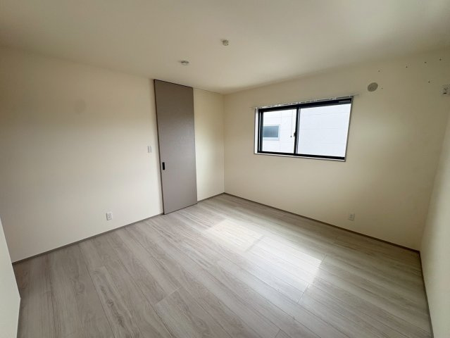須磨区友が丘１丁目　築浅　中古戸建ての洋室|スタンダードな洋室です