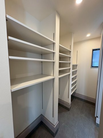 須磨区友が丘１丁目　築浅　中古戸建ての収納|小物を収納するのに便利です