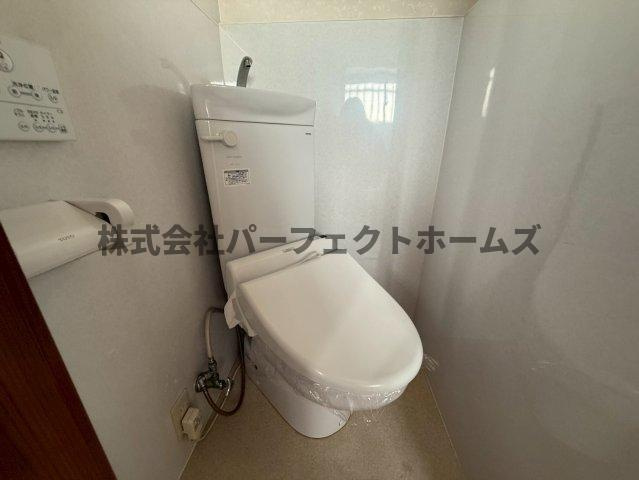 楠根南町テラスハウス　賃貸のトイレ|コンパクトで使いやすいトイレです