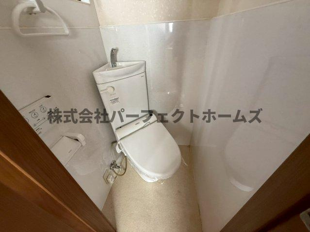 楠根南町テラスハウス　賃貸のトイレ|コンパクトで使いやすいトイレです