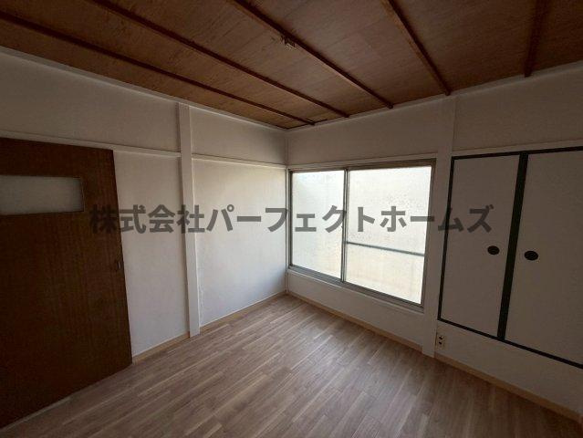 楠根南町テラスハウス　賃貸の居間・リビング|こちらの居間で趣味の時間をお楽しみください