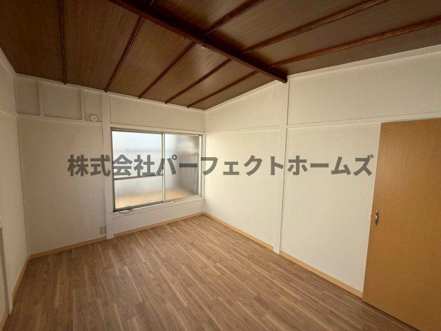 楠根南町テラスハウス　賃貸の居間・リビング|ゆったりとした居間です