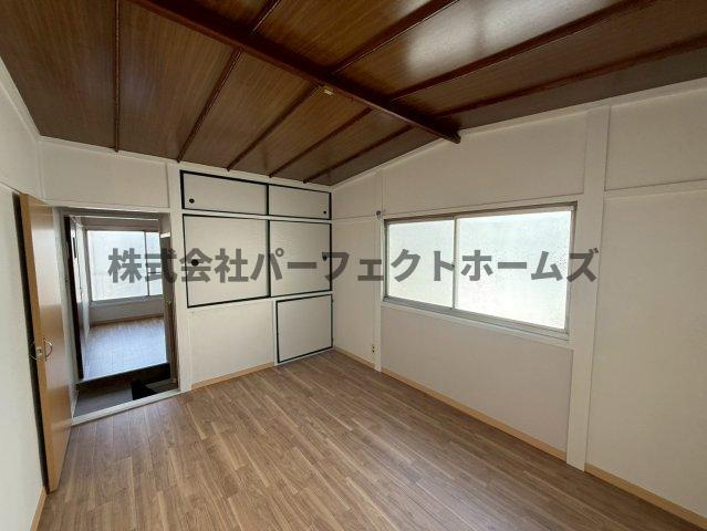 楠根南町テラスハウス　賃貸の居間・リビング|ゆったりとしたリビングです