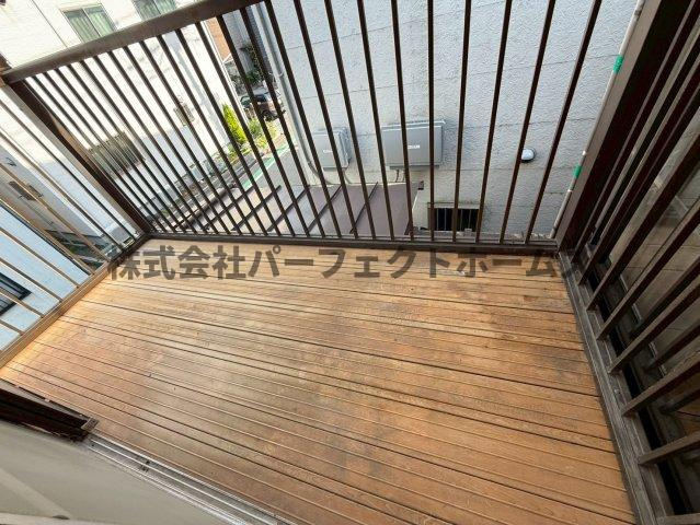 楠根南町テラスハウス　賃貸のバルコニー|バルコニー付きです