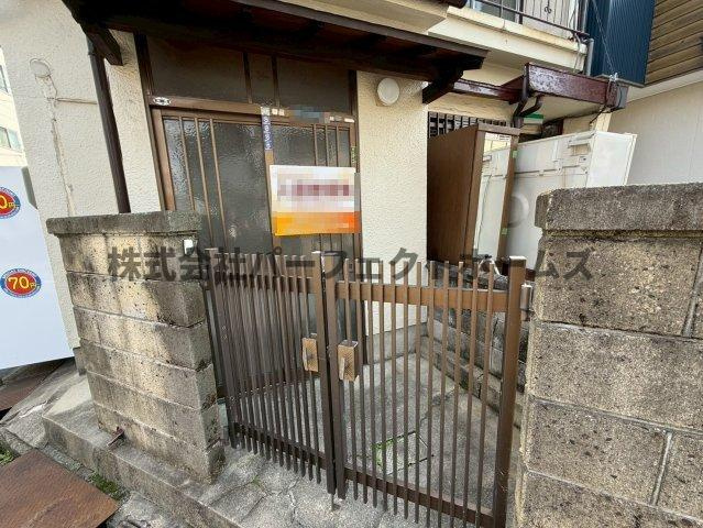 楠根南町テラスハウス　賃貸のエントランス|落ち着いたエントランスです