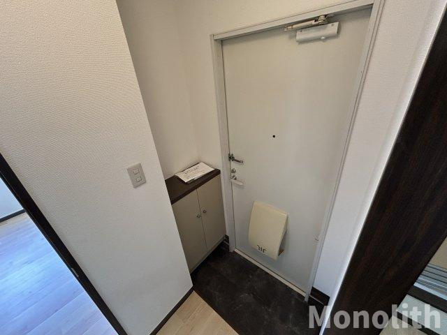 ハイツ鴨谷台B棟の玄関