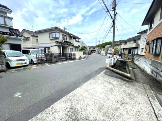 岡山市中区湊のその他|入口の道路です。