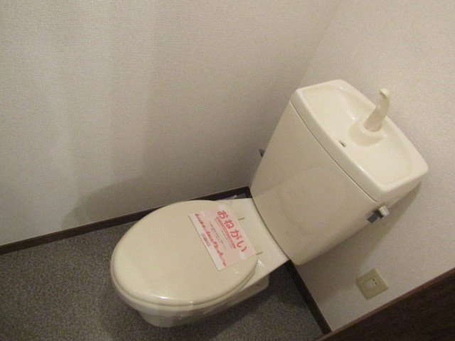 グリーンヒルズのトイレ|落ち着いた色調のトイレです