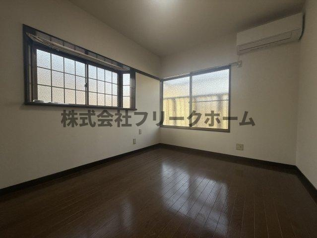 三鷹市上連雀５丁目のアパートの居間・リビング