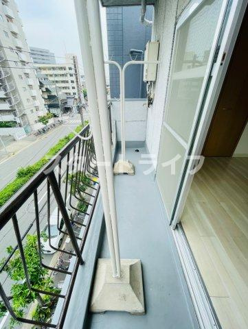 大阪市淀川区三国本町１丁目の賃貸マンションのバルコニー