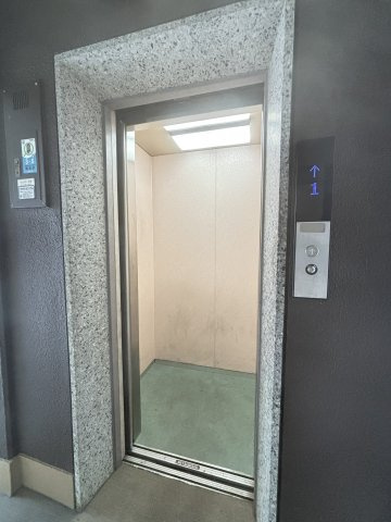 甲南第10兵庫コーポラスのその他共用部分|上下の移動が便利なエレベーターの乗り口です。