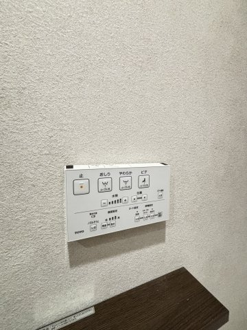甲南第10兵庫コーポラスの設備|使いやすい温水洗浄便座の操作パネルです。日々の快適なトイレタイムをサポートします。