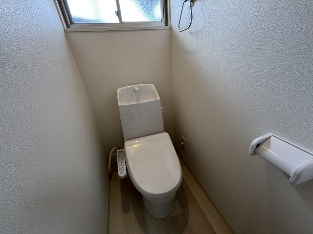 ヴィラ弘明寺のトイレ|新品温水洗浄便座