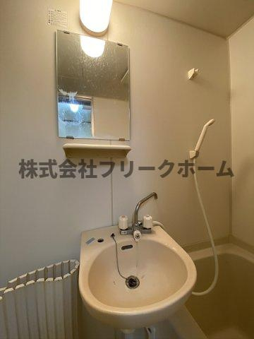 三鷹市井の頭３丁目のアパートの洗面所