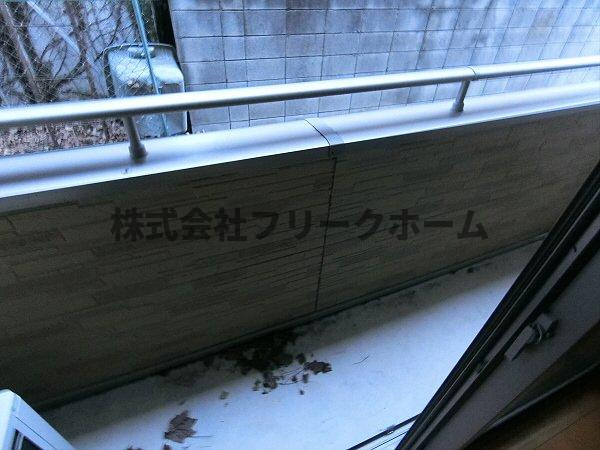 三鷹市井の頭３丁目のアパートのバルコニー