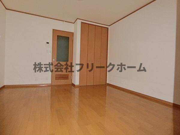 三鷹市井の頭３丁目のアパートの居間・リビング
