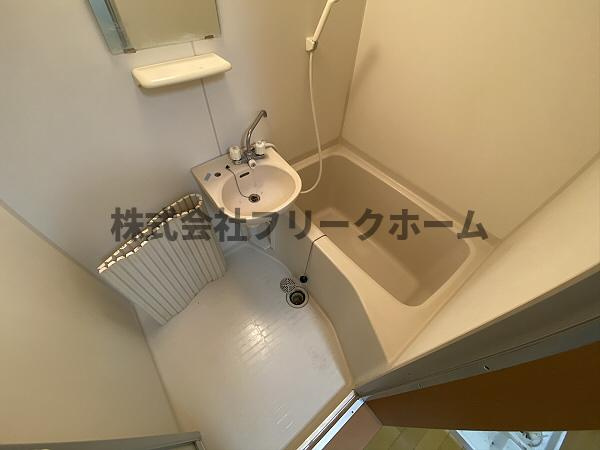 三鷹市井の頭３丁目のアパートの浴室