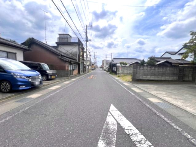 栃木市大町　中古戸建、和の趣と広さが魅力のゆとりある戸建住宅、新栃木駅まで歩いて8分♪の前面道路含む現地写真