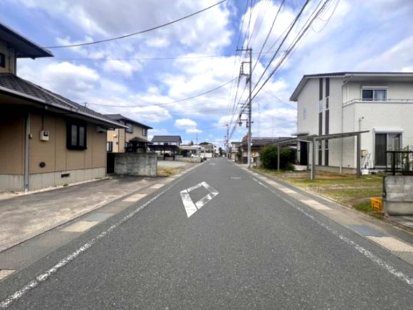 栃木市大町　中古戸建、和の趣と広さが魅力のゆとりある戸建住宅、新栃木駅まで歩いて8分♪の前面道路含む現地写真
