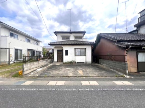 栃木市大町　中古戸建、和の趣と広さが魅力のゆとりある戸建住宅、新栃木駅まで歩いて8分♪の駐車場|並列駐車3台まで可能です