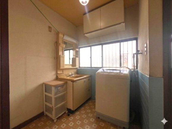 栃木市大町　中古戸建、和の趣と広さが魅力のゆとりある戸建住宅、新栃木駅まで歩いて8分♪の脱衣所