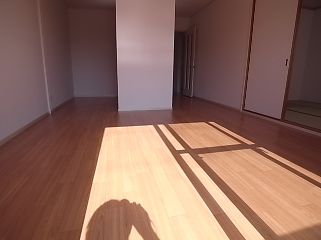 ピサ芦屋の居間・リビング