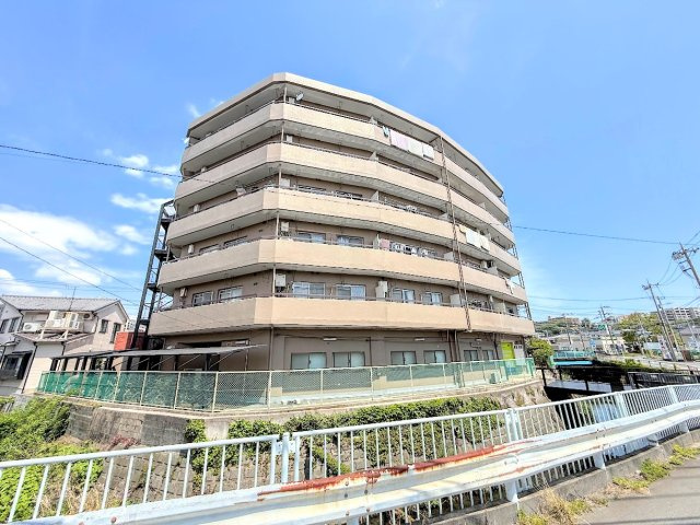 シャトレー戸塚ガーデンの外観|◆管理体制良好なマンションです。清潔感のあるエントランスに開放感のある住環境。