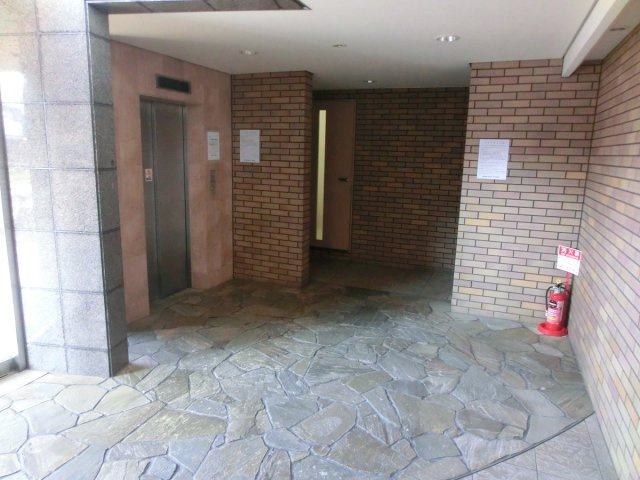 ファミーユ2002のエントランス