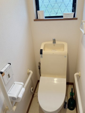 厚木市中荻野戸建のトイレ|シャワートイレ
