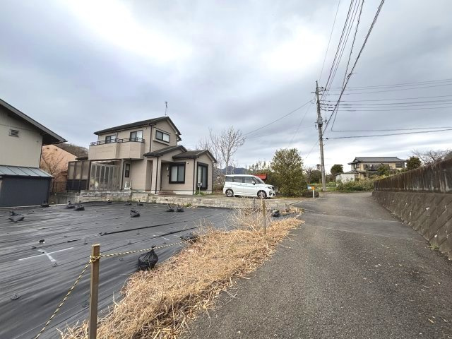 厚木市中荻野戸建の前面道路含む現地写真