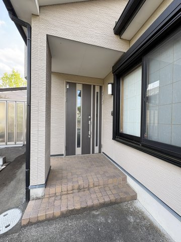 厚木市中荻野戸建の玄関