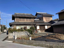 敷地100坪超、建物64坪の広いお家の画像