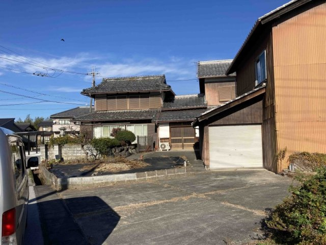 （商談中）敷地100坪超、建物64坪の広いお家
