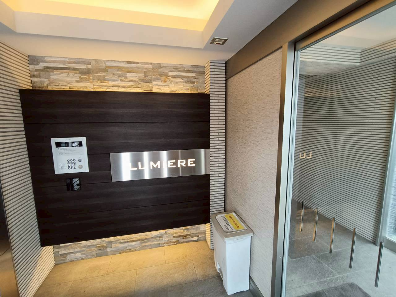 LUMIEREのエントランス