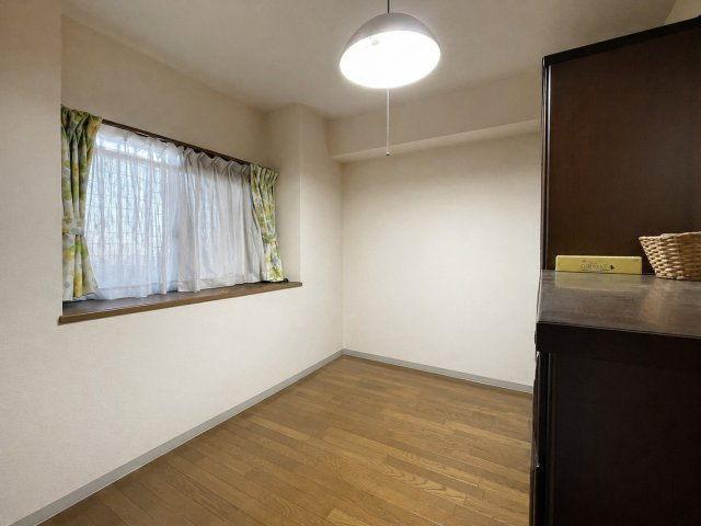 ダイアパレス松山駅西の洋室|5帖の洋室です。
※AI加工しています。