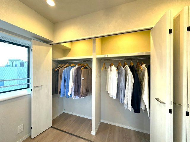 ニューキャピタル押上の収納|収納力抜群のクローゼットが、お部屋をいつもすっきりと整えてくれます。見た目も美しく、生活感を上手に隠しながら、快適で居心地の良い空間を実現。日々の暮らしをもっと豊かに彩ります。