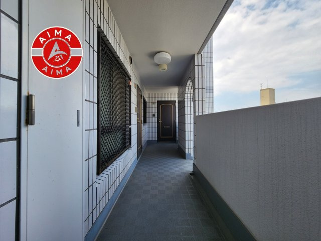 ロイヤルマンション西新の現況写真|共有の廊下です。