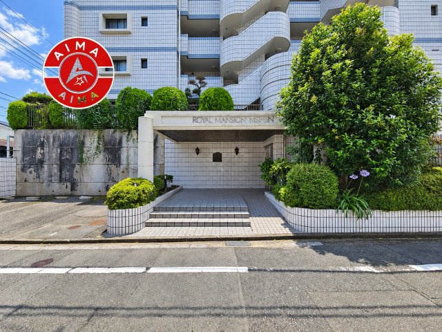 ロイヤルマンション西新|エントランス入口です。