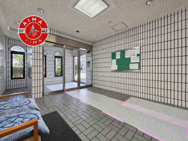 ロイヤルマンション西新のロビー|広々としたロビー空間で、ゆとりある共有スペースです。