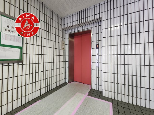 ロイヤルマンション西新の構造・工法・仕様|共有のエレベーターです。
