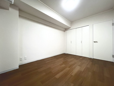 【洋室】 | ライオンズマンション藤が丘第2 | ◆子どものスタディ空間として、あるいは書斎やホビールームとして生活スタイルに合わせて使えるプライベートルーム。居心地のいい落ち着いたインテリアが似合います。