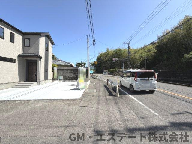 宮崎市大字芳士　新築住宅（A号棟）の前面道路含む現地写真