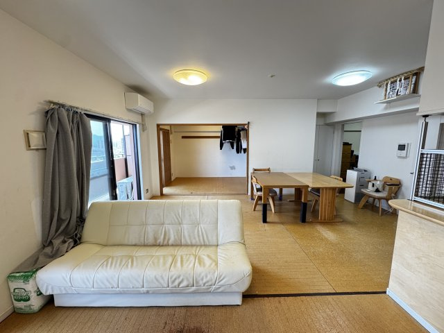 与次郎2丁目　アプローズ県庁前壱番館　の玄関|落ち着いた玄関です