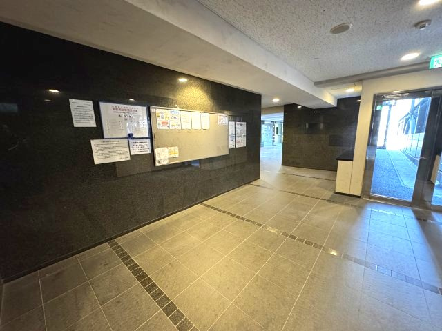 与次郎2丁目　アプローズ県庁前壱番館　の居間・リビング|こちらの居間で趣味の時間をお楽しみください