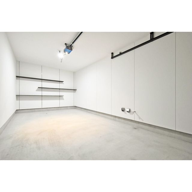 Garage諏訪野のその他|シャッター付きのガレージです★