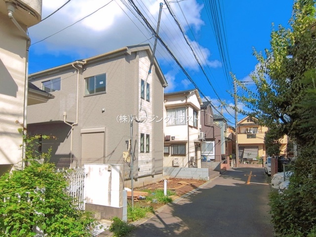 仲介手数料無料　ハートフルタウン　所沢市青葉台第1期　全1棟　の前面道路含む現地写真