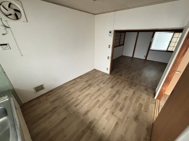 横小路町1丁目貸家の居間・リビング
