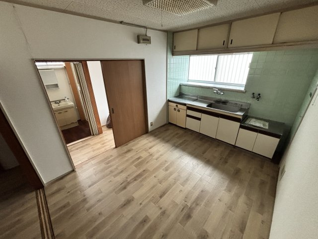横小路町1丁目貸家の居間・リビング